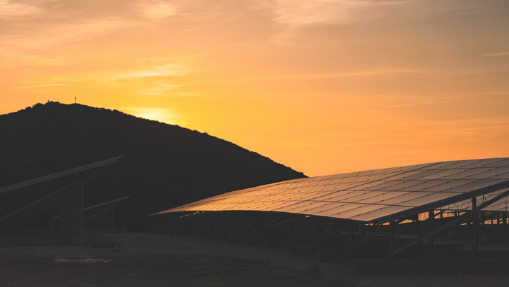 Über dem spanischen Solarmarkt geht gerade die Sonne auf. Das Land hat die Spitzenposition beim Ausbau übernommen. - © Axpo
