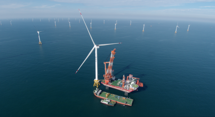 Errichtung der ersten Anlage vom Typ GWH252-16 MW, der zu diesem Zeitpunkt größten Windenergieanlage der Welt. Allerdings ist die Ende Juni 2023 gemeldete Fertigstellung der Maschine von Goldwind noch nicht die Inbetriebnahme. Der Netzanschluss durch Projektierungs- und Energieversorgungskonzern China Three Gorges in der Taiwanstraße steht noch bevor.