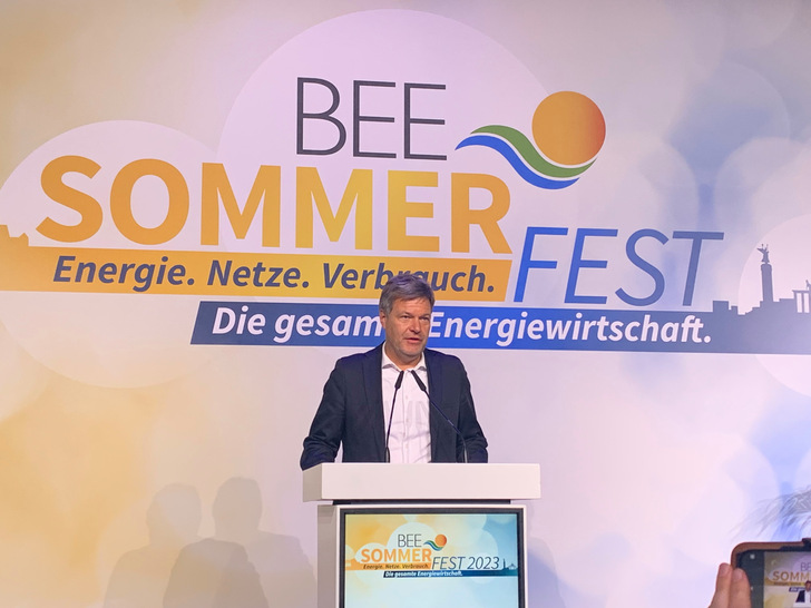 Bundeswirtschaftsminister Robert Habeck beim BEE-Sommerfest. - © Weinhold
