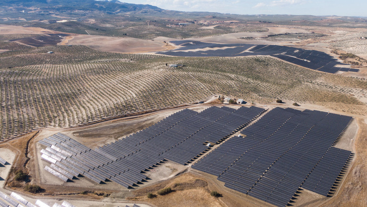 Aquila Clean Energy hat in Südeuropa ein großes Projektportfolio aufgebaut und schon einige Anlagen errichtet.