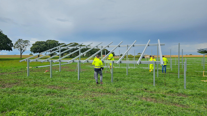 Der Bau hat gerade begonnen: Der Solarpark Brusow westlich von Rostock ist eines von mehreren Projekten, die Securesund jetzt gestartet hat. - © Sunotec
