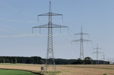 Nicht nur Wind- und Solarparks, sondern auch die Infrastruktur muss überwacht werden. - © Tennet
