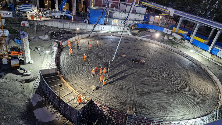 In einer Nachtschicht wurde das Fundament gegossen.