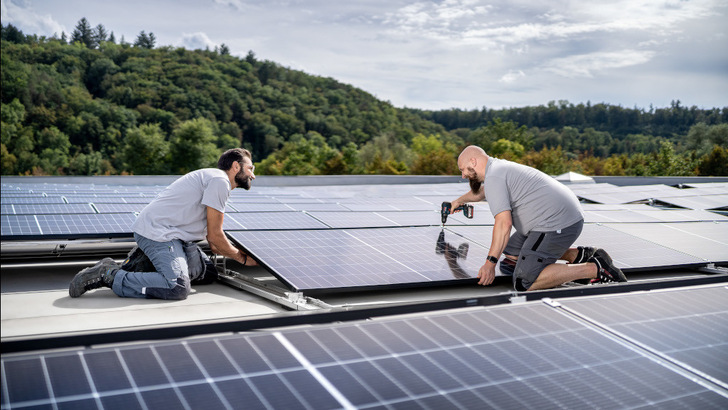 Baywa RE Solar Solutions bündelt die gesamte Projektentwicklung von der Lieferung der Komponenten bis hin zu Installation. - © Steffen Burger
