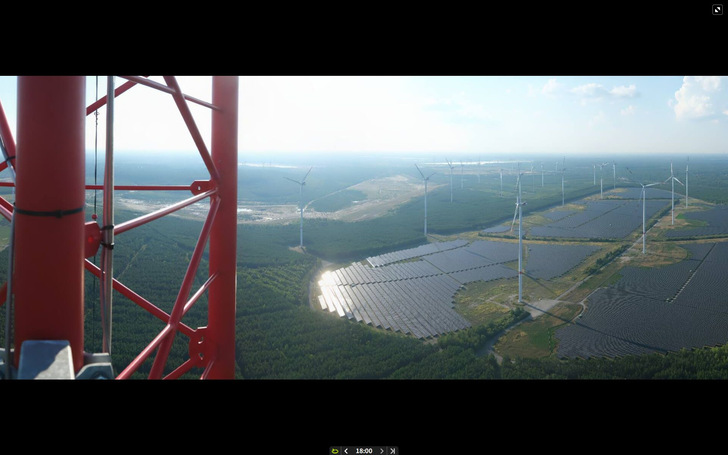 Der welthöchste Windmessmast bei Klettwitz bietet den Blick und den Messzugriff auf Luft­schichten über zwei benachbarten ­Altwindparks. - © GICON
