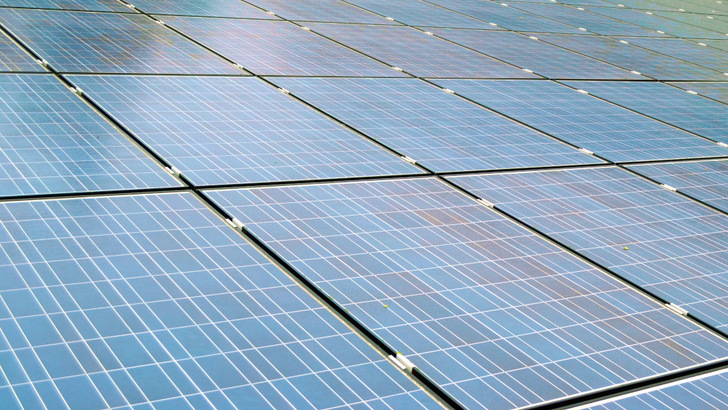 Die Preise für Solarmodule haben im Vergleich zum Jahresbeginn um etwa ein Drittel nachgegeben. - © SU
