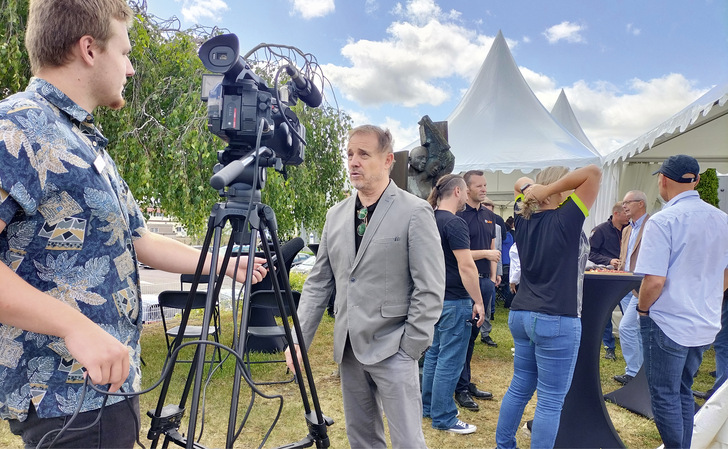 Medienandrang im Lapp-Vorzeigewerk: Interview mit dem geschäftsführenden Generaldirektor der Câbleries Lapp in Forbach (Lothringen) - © Foto: Tilman Weber
