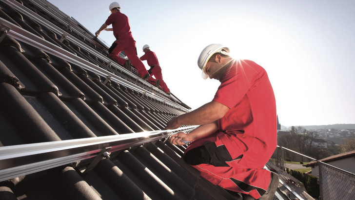 In der Solarbranche in Europa werden jede Menge Installateure gebraucht.