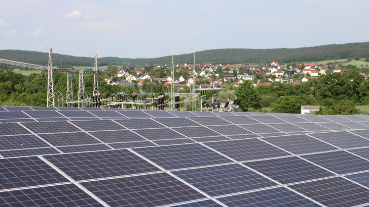 Betreiber von Solarparks können die Kommunen an den Einnahmen beteiligen. Diese Regelung gilt aber nur für neue Anlagen. - © IBC Solar
