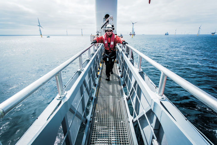 Service-Mitarbeiter im Windpark Borkum Riffgrund in der Nordsee - © Siemens Gamesa
