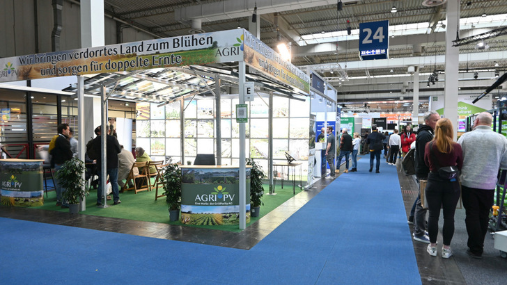 Jede Menge Lösungen haben die Anbieter von Agri-PV-Anlagen auf der Agritechnica gezeigt.