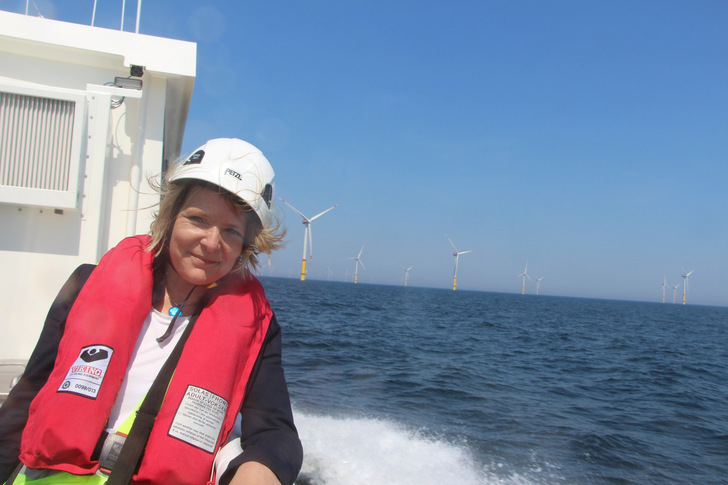 Heike Winkler, Offshore Wind Kommunikation: Die Kommunikations- und Public Affairs-Spezialistin der Offshore-Windenergie-Branche hat in viereinhalb Jahren als Geschäftsführerin das nordwestdeutsche Netzwerk WAB zu einem Bündnis der deutschen Offshore-Windkraft-Industrie aufgebaut. … (Mehr zur Person am Textende) - © privat
