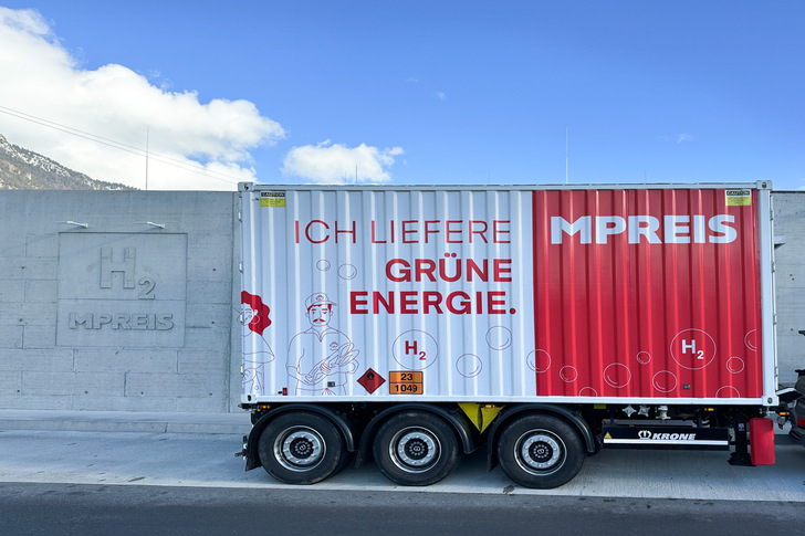 Mit dem wasserstoffbetriebenen Lkw können schätzungsweise rund 65.000 Kilogramm CO2 pro Jahr eingespart werden.  - © MPreis
