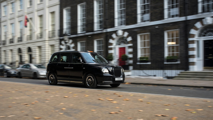 Entspannt elektrisch auf Londons Straßen unterwegs: Das speziell entwickelte Taxi von LEVC.