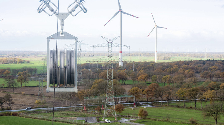 380-Kilovolt-Seilzug Wilhelmshaven Conneforde - © Foto: BJOERN BEHRENS info@bjoernbehrens.de - TenneT
