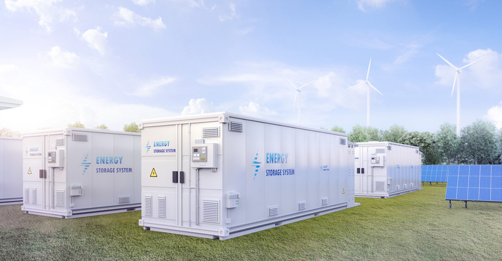  Großspeicher sind Teil der Energiewende. Wenn sie überwacht und gewartet werden, können sie optimale Leistung erzielen.  