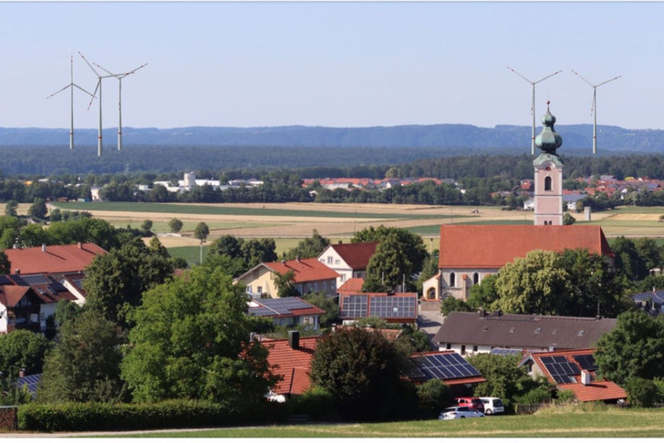 Simulation des Windparks Altötting aus Kirchturmsperspektive von Mehring aus - © Qair
