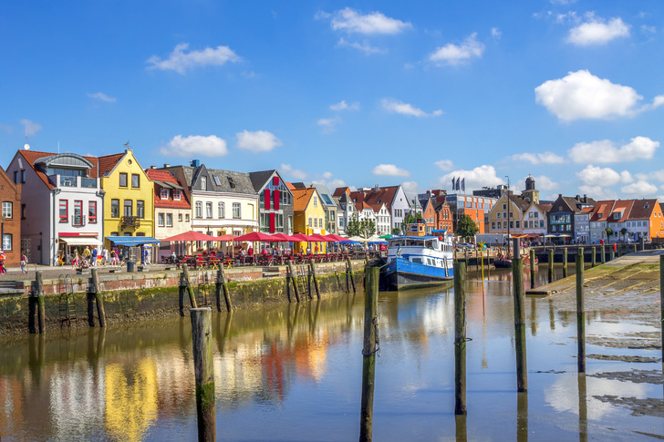 „Windenergiehauptstadt“ Husum im Landkreis Nordfriesland, der dem Planungsbereich des jetzt gekippten Regionalplans zugehört.  - © Sina Ettmer - stock.adobe.com
