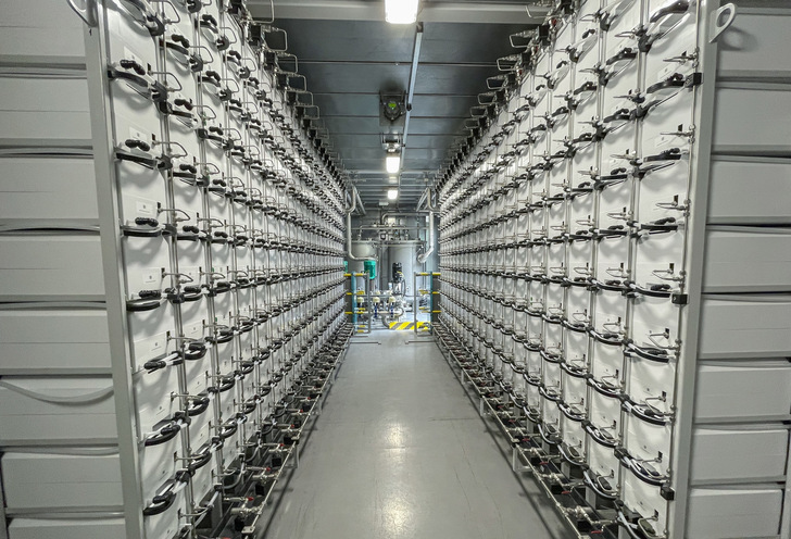 Der AEM-Container kombiniert viele einzelne Elektrolyseure für eine Gesamtleistung in der Megawatt-Klasse. - © Enapter AG
