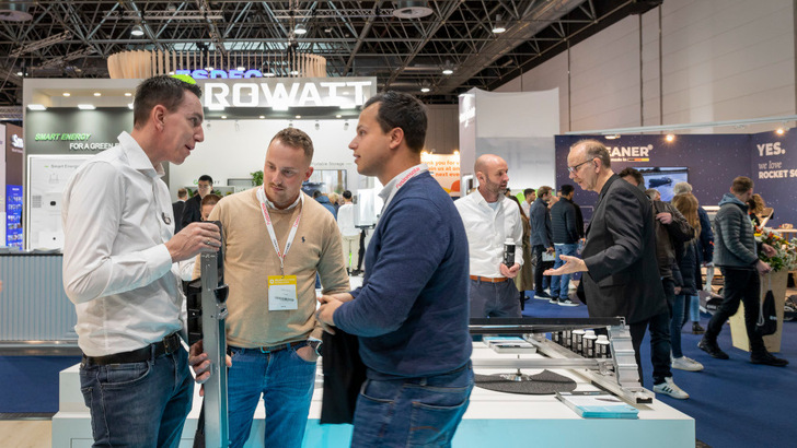  Auf der Solar Solutions in Bremen finden Sie alles für die solare Energiewende im Unternehmen und im Gebäude.