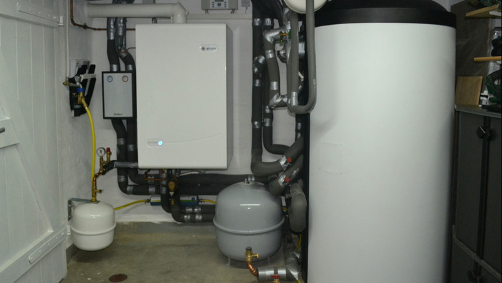  Ob eine Brennstoffzelle oder eine andere Technologie im Heizungskeller die Wärmeversorgung übernimmt, ist unerheblich. Sie muss nur zu mindestens 65 Prozent regenerativ betrieben werden.