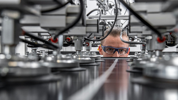 Die Abwicklung der Modulproduktion von Meyer Burger in Freiberg hat schon begonnen. Mit der jetzigen Einigung ist sicherlich auch der letzte Funke Hoffnung auf eine Weiterführung dahin. - © Meyer Burger
