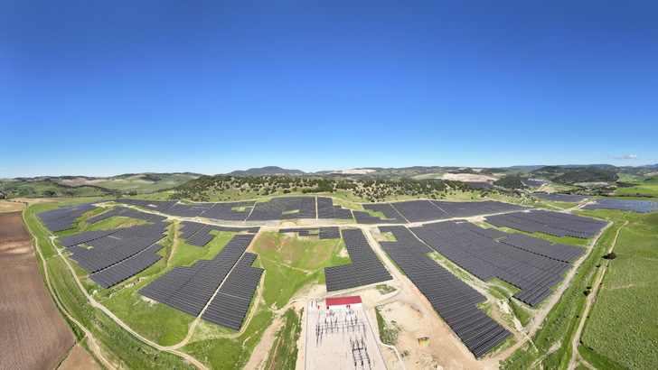 Mit den beiden Solarfarmen Gazules1 und Gazules 2 hat RWE seine installierte Solarleistung in Südwesteuropa  um fast ein Drittel erhöht. - © RWE Renewlables

