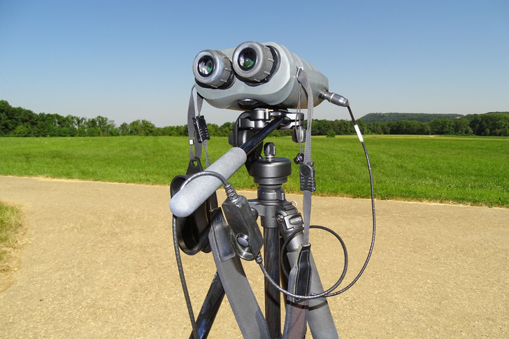 Entfernungsmessgerät: Mit dem Laser-Range-Finder können Vögel verfolgt und ihre Flugbahnen aufgezeichnet werden. - © ZSW
