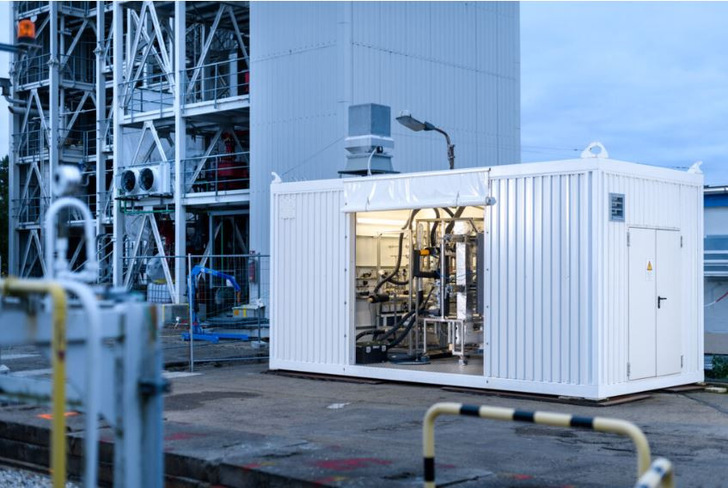  Ambartec hat die Technologie mit verschiedenen Speichergrößen in jeweils mehrmonatigen Praxistests in seiner Demonstrationsanlage in Freiberg/Sachsen erfolgreich validiert.