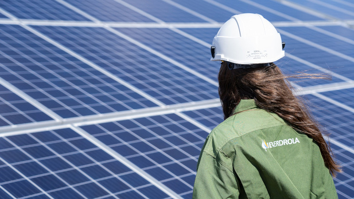  Iberdrola baut in Sachsen-Anhalt ein Solarkraftwerk für die Belieferung von Salzgitter Flachstahl.