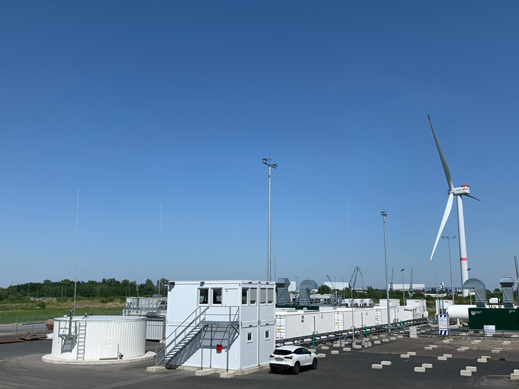 Die Test-Anlage zur Meerwasser-Entsalzung in einem Versuchslabor von Fraunhofer IWES. Im kommenden Jahr soll die Anlage ins HydrogenLab Bremerhaven umziehen.