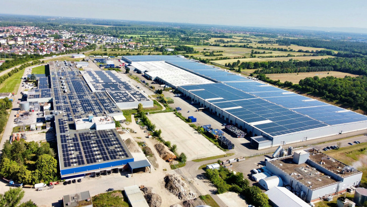  Die Anlagen auf den Dächern des Industrieparks sind ein zentraler Teil des Solarausbaus in Philippsburg.