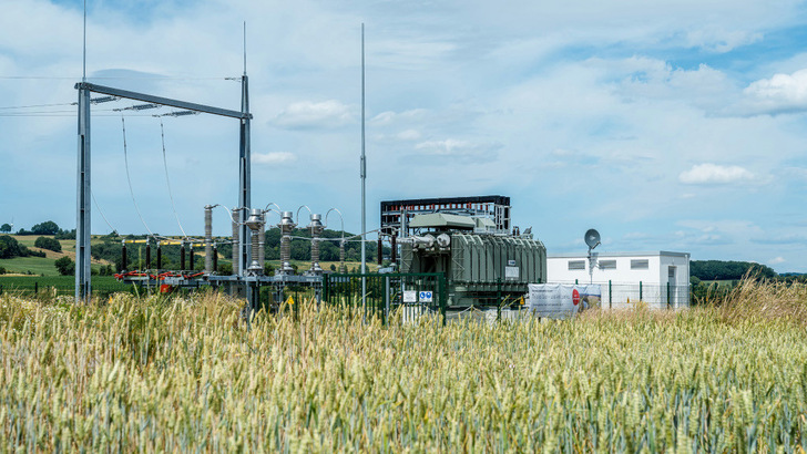  Ein eigenes Umspannwerk hat auch der Solarpark Eifel in Halsdorf bekommen. Trianel bringt so die Anlagen unter anderem schneller ans Netz.