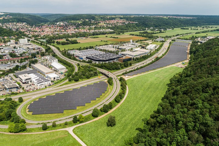 Der im Mai in Betrieb genommene Solarpark „Traufwiesen“ der Stadtwerke Tübingen.