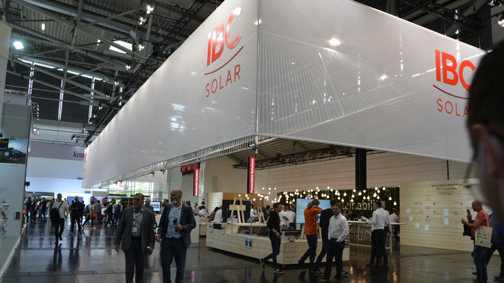  Schon im Jahr 2022 hat IBC Solar seinen Messeauftritt auf Nachhaltigkeit getrimmt.