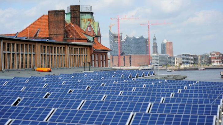 Allein in Hamburg besteht ein Potenzial von 1,6 Gigawatt Solarleistung auf bestehenden Logistikhallen.