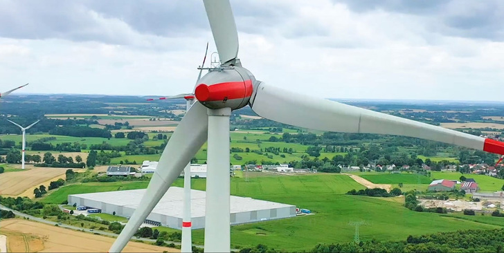 Windenergie in Mecklenburg-Vorpommern, wofür  Enertrag jetzt besonders viele Genehmigungen einholte. Hier ein Repowering bei Schönberg, projektiert von  Baywa RE. 