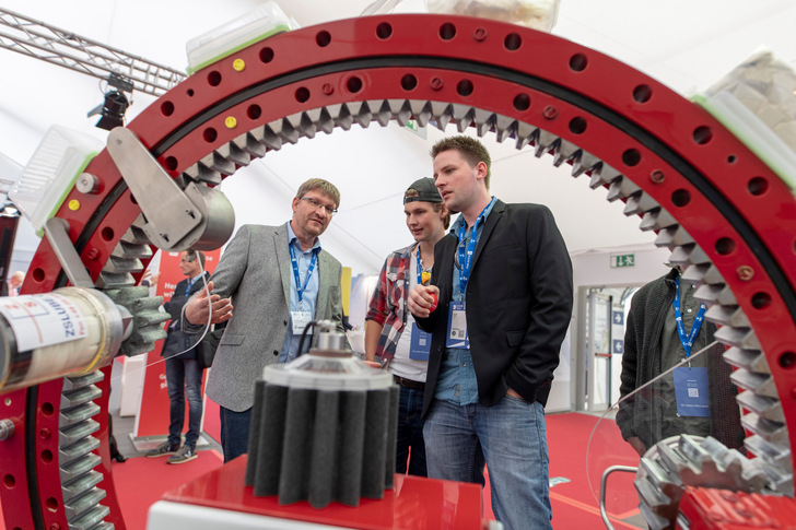 Zeigen Sie uns Ihre Innovationen am Messestand in Hamburg und erklären Sie, worauf Planer und Betreiber jetzt achten müssen. Mit einem Video erhalten Sie viel Aufmerksamkeit. 