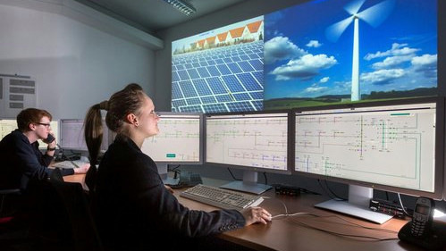 Wenn viel Sonnen- und Windstrom im Netz ist, sollen die Industriebetriebe auch mehr davon verbrauchen.