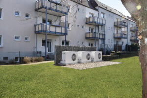 Förderung gibt es jetzt auch für Wärmepumpen, die auf Mehrfamilienhäuser ausgelegt sind.