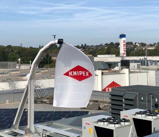 Die erste Windsegelkraftanlage auf dem Betriebsgelände von der Firma Knipex. 