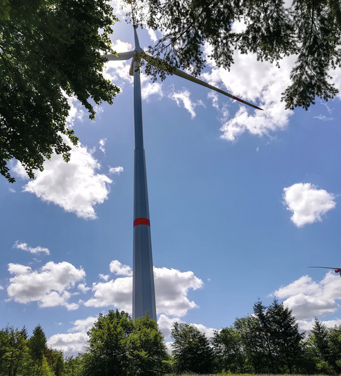 Eine von drei Anlagen des Windparks Hünfelden, an dem 200 Bürger Anteile gezeichnet haben.