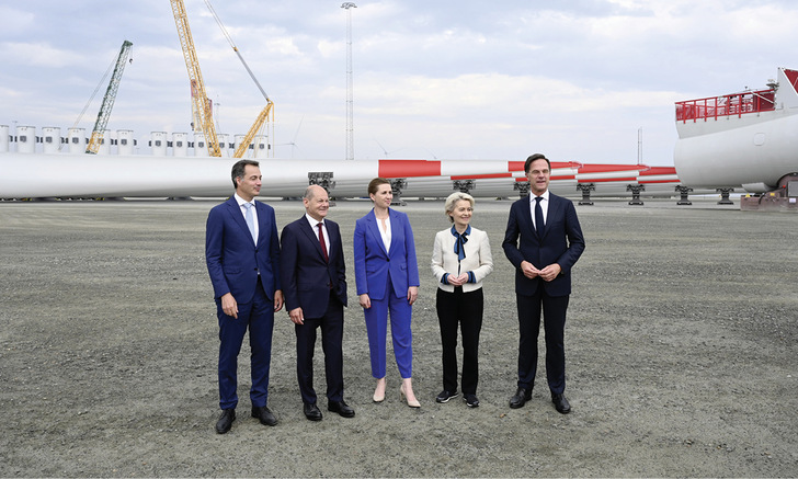 Gipfel (von links): Alexander De Croo/Belgien, Kanzler Olaf Scholz, Mette Frederiksen/Dänemark, Ursula von der Leyen/EU, Mark Rutte/Niederlande