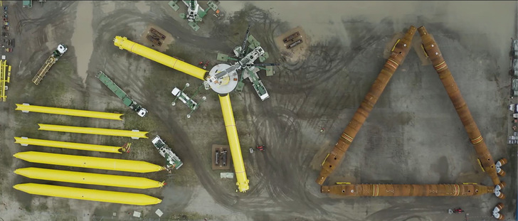 Übersichtlicher Baukasten: Drei radiale Streben, drei seitliche Streben, drei diagonale Streben, eine aufrechte Säule im Zentrum und drei Kiel-Bauteile