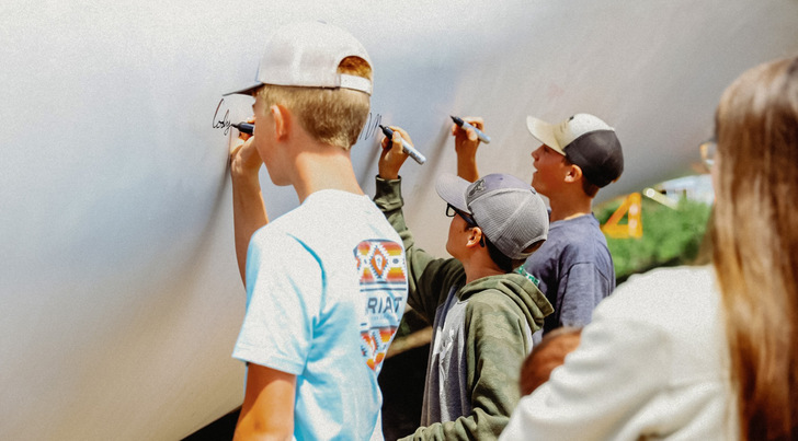 Signierstunde zum Bau des 200-Megawatt-Windparks Sweetland in South Dakota mit GE 2.8-127