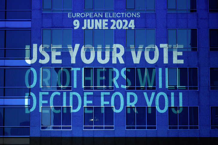 Europawahl-Event One month to go: Illumination an Gebäude des EU-Parlaments