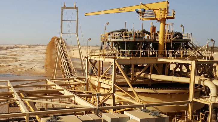 Die Mine im senegalesischen Diogo wird bisher ausschließlich mit Schweröl versorgt. In Zukunft liefert die Sonne einen Teil der Energie für den Betrieb.