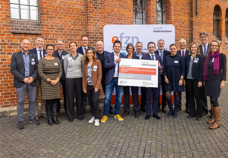 Übergabe des Förderbescheids an das Energieforschungszentrum Niedersachsen