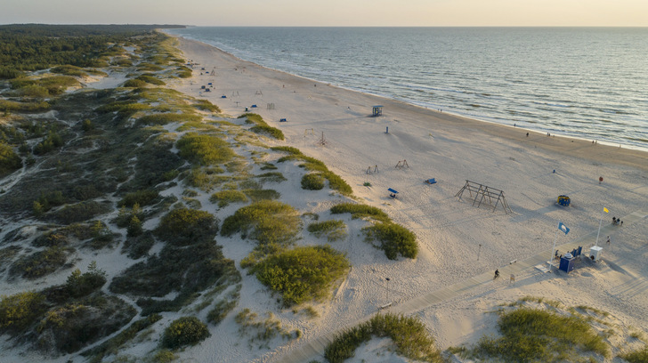 Offshore-Windenergie vor baltischer Küste: hier die Westküste in Lettland