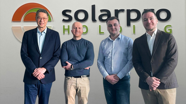 Die Projektpartner haben die Vereinbarung über den Bau des Solarkraftwerks in Rumänien unter Dach und Fach gebracht.